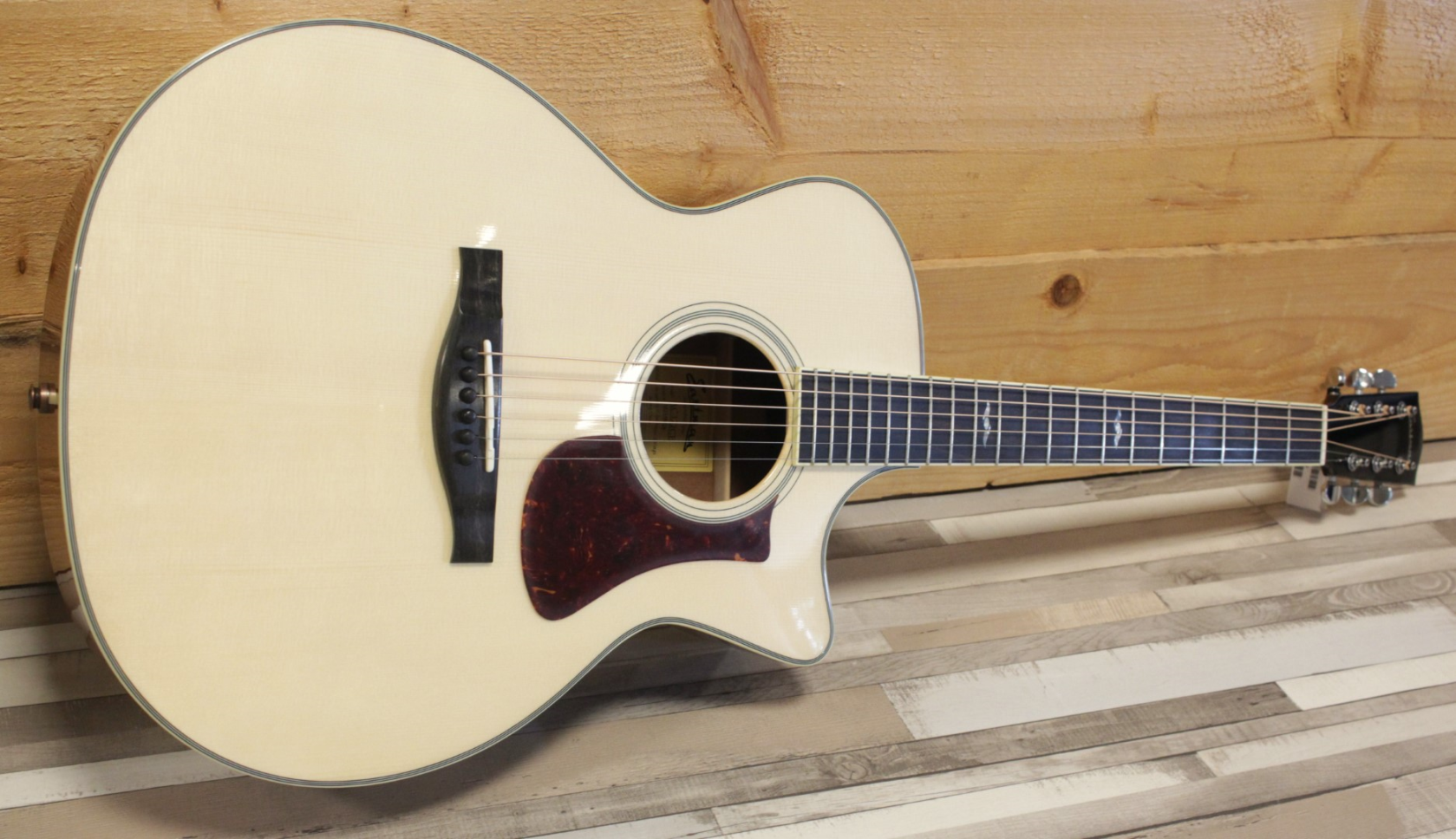 Eastman AC322CE