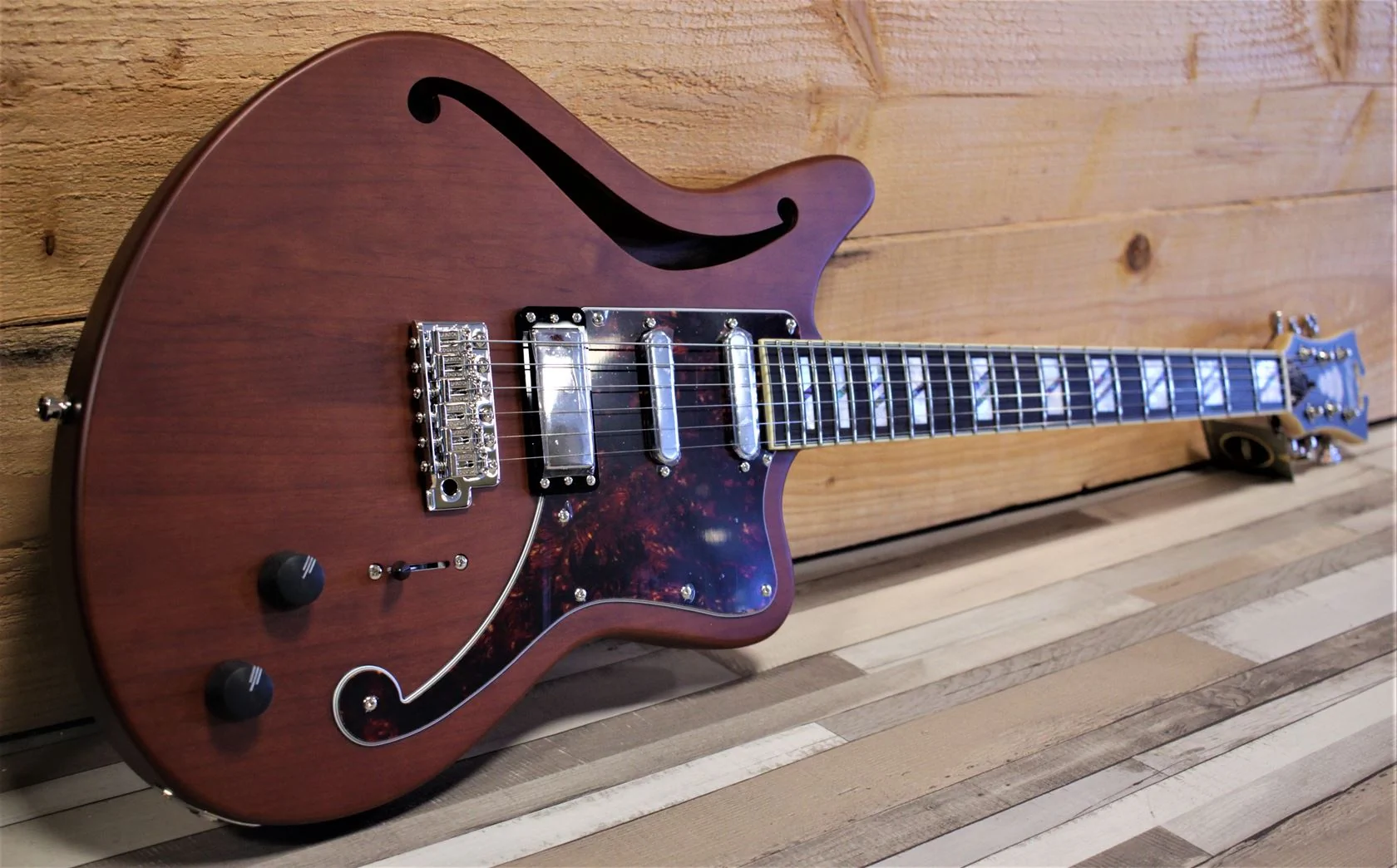 D'angelico Deluxe Bedford SH Tremolo Matte Walnut